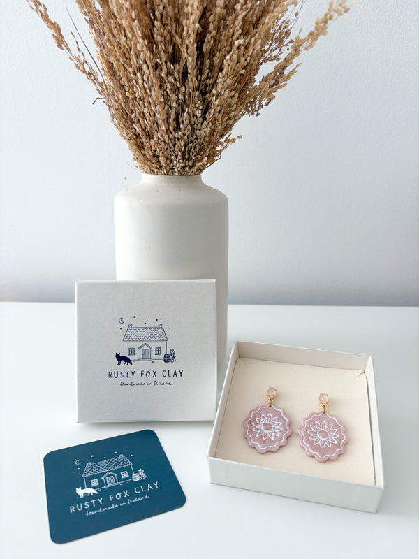 Pearl Pink / White - Daisy Earrings